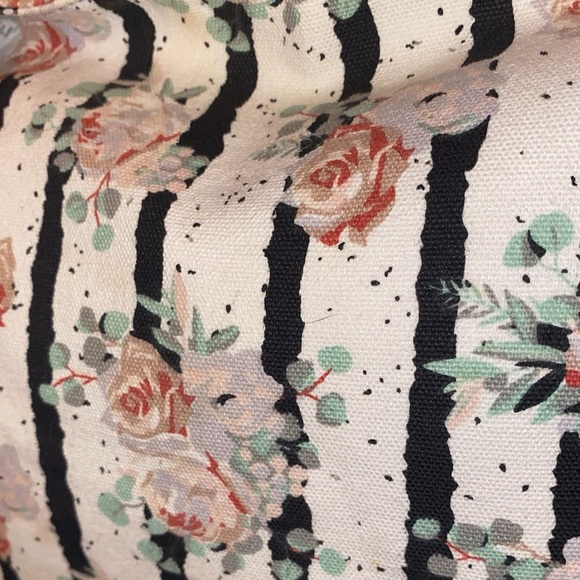 FARMHOUSE IS MY STYLE “Black, White and Blooms” Style Zippered Shoulder Tote - Picture 6 of 6